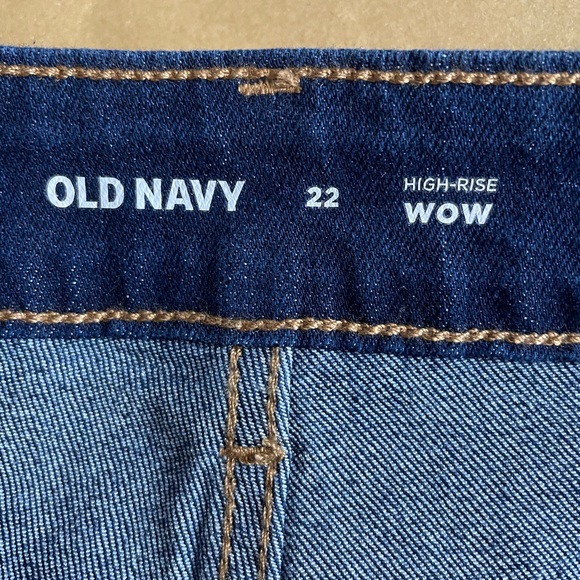 Plus Size Ladies Old Navy high rise stretch shorts - Picture 3 of 3